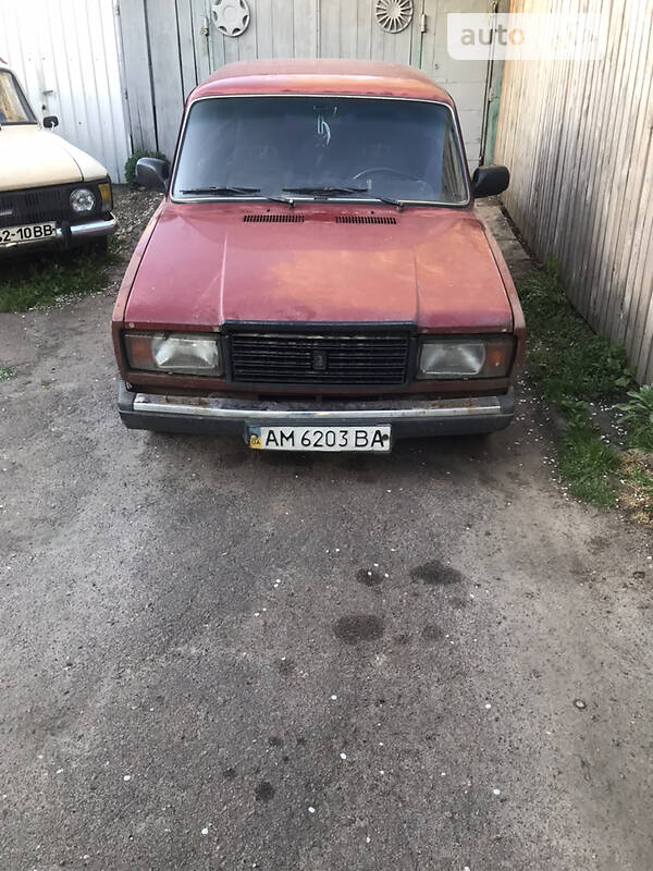 Седан ВАЗ / Lada 2107 1996 в Житомире