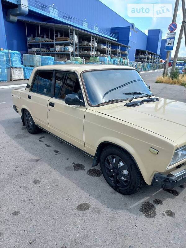 Седан ВАЗ / Lada 2107 1990 в Умані