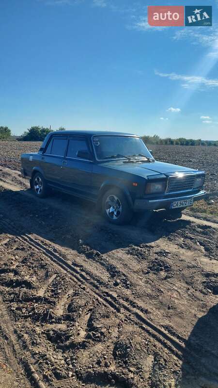 Седан ВАЗ / Lada 2107 2004 в Черкасах