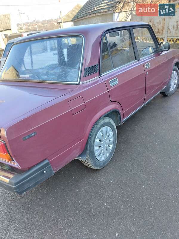 Седан ВАЗ / Lada 2107 2004 в Рені