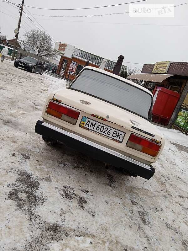 Седан ВАЗ / Lada 2107 1994 в Звягеле