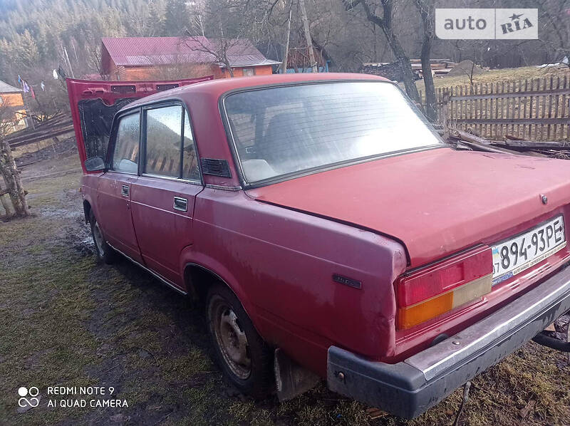 Седан ВАЗ / Lada 2107 1995 в Путиле