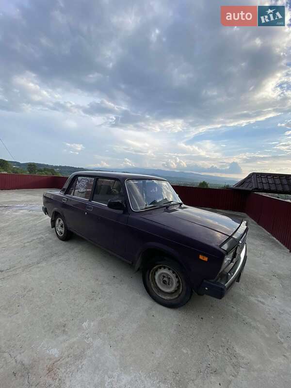 Седан ВАЗ / Lada 2107 2003 в Нижней Апше