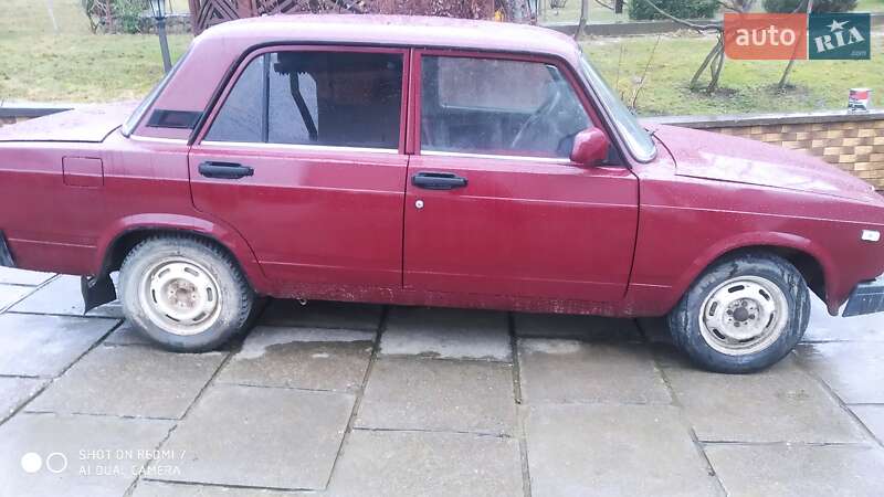 Седан ВАЗ / Lada 2107 2004 в Тячеве