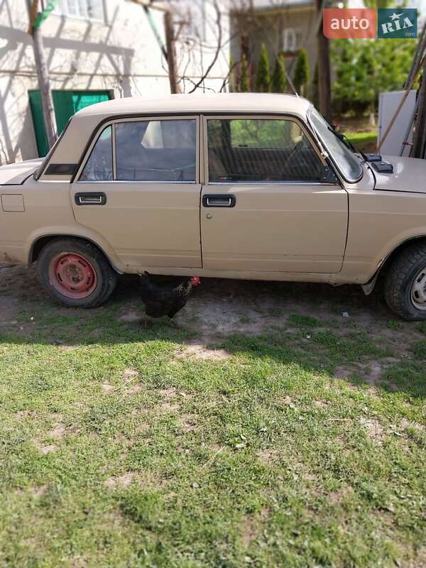 Седан ВАЗ / Lada 2107 1995 в Самборе