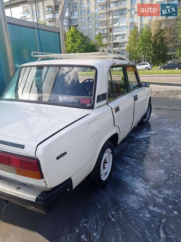 Седан ВАЗ / Lada 2107 1992 в Львове