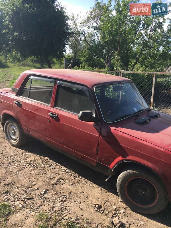 Седан ВАЗ / Lada 2107 1990 в Черновцах