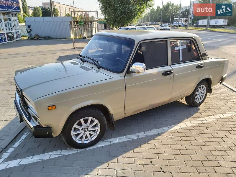 Седан ВАЗ / Lada 2107 1983 в Днепре