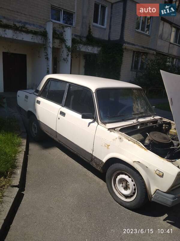 Седан ВАЗ / Lada 2107 1994 в Києві