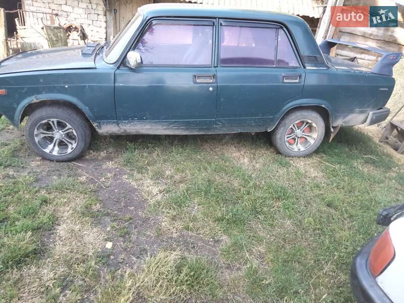 Седан ВАЗ / Lada 2107 1993 в Дунаївцях
