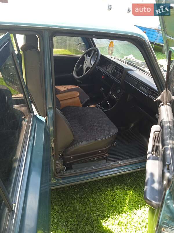 Седан ВАЗ / Lada 2107 2004 в Чернівцях