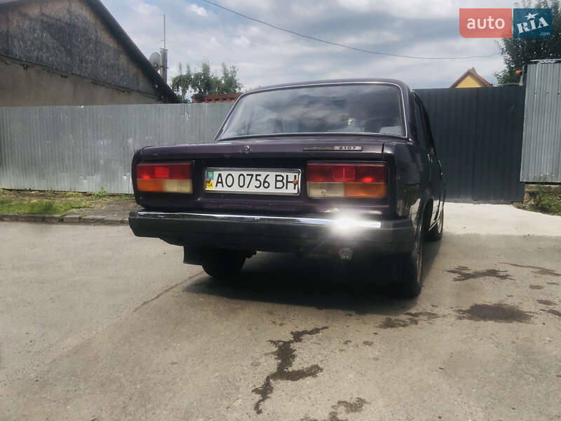 Седан ВАЗ / Lada 2107 2003 в Ужгороді