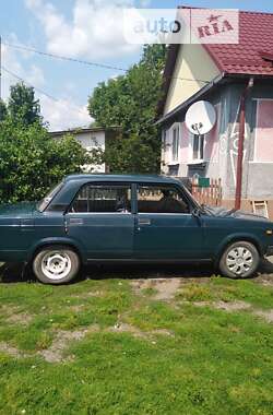 Седан ВАЗ / Lada 2107 2004 в Ізяславі