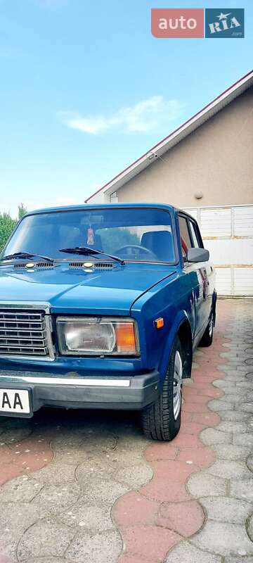Седан ВАЗ / Lada 2107 2004 в Виноградові