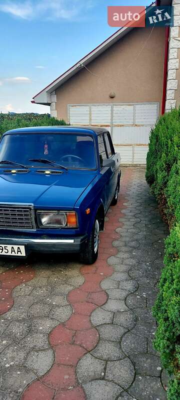 Седан ВАЗ / Lada 2107 2004 в Виноградові