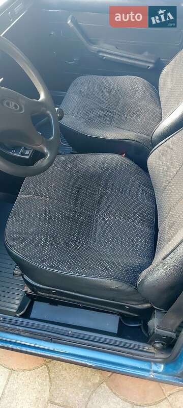 Седан ВАЗ / Lada 2107 2004 в Виноградові