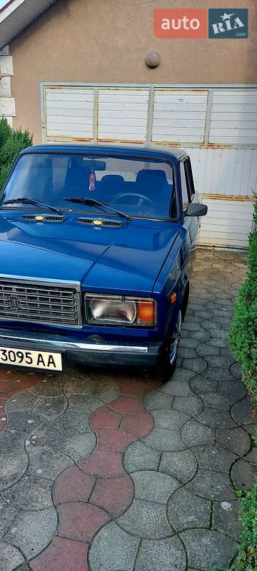 Седан ВАЗ / Lada 2107 2004 в Виноградові