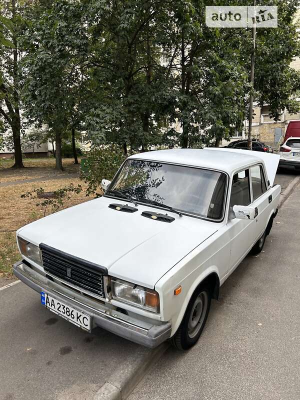 Седан ВАЗ / Lada 2107 1996 в Киеве