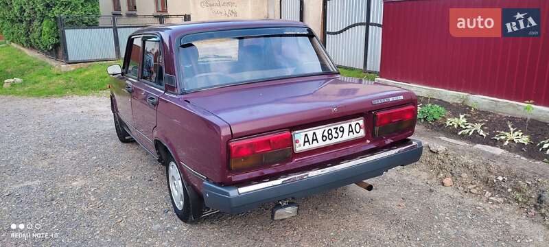 Седан ВАЗ / Lada 2107 2005 в Черновцах