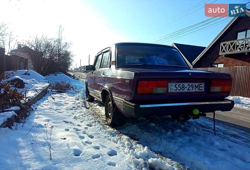 Седан ВАЗ / Lada 2107 2005 в Киеве