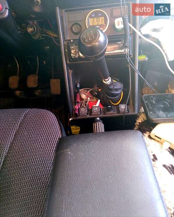 Седан ВАЗ / Lada 2107 2005 в Киеве