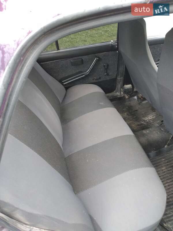 Седан ВАЗ / Lada 2107 2004 в Старому Самборі