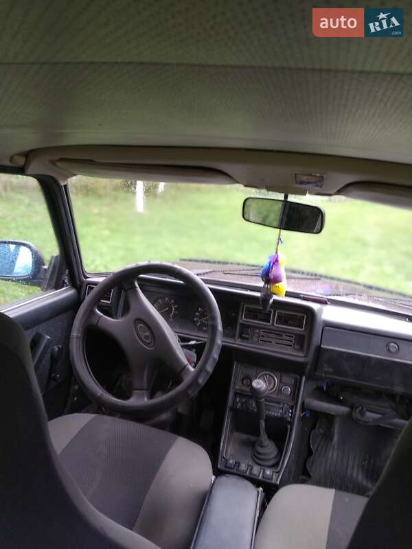 Седан ВАЗ / Lada 2107 2004 в Старому Самборі