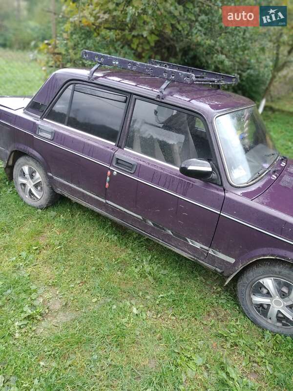 Седан ВАЗ / Lada 2107 2004 в Старому Самборі