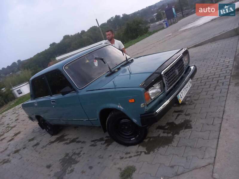 Седан ВАЗ / Lada 2107 2004 в Сторожинці