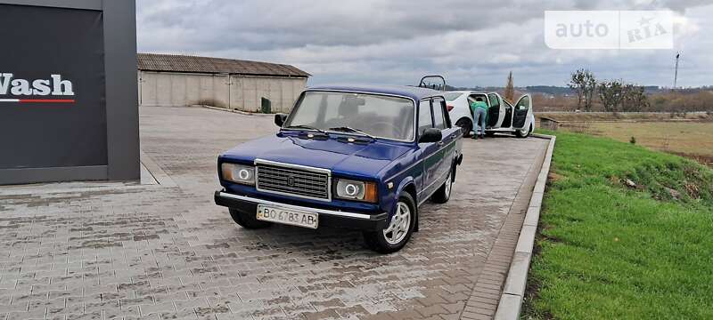 Седан ВАЗ / Lada 2107 2004 в Шумске