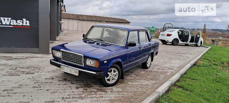 Седан ВАЗ / Lada 2107 2004 в Шумске