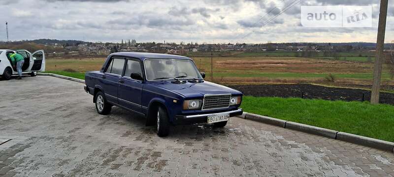 Седан ВАЗ / Lada 2107 2004 в Шумске