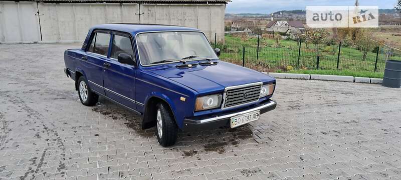 Седан ВАЗ / Lada 2107 2004 в Шумске