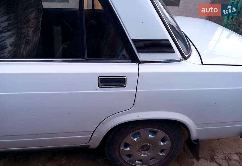 Седан ВАЗ / Lada 2107 2004 в Роздільній