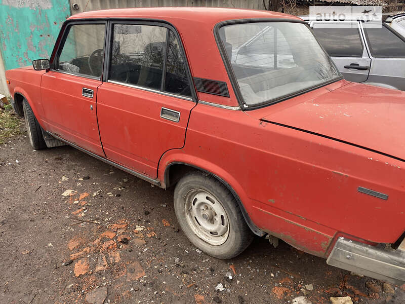 Седан ВАЗ / Lada 2107 1991 в Покровську