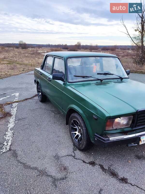 Седан ВАЗ / Lada 2107 1999 в Києві