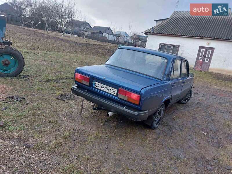 Седан ВАЗ / Lada 2107 1993 в Умани