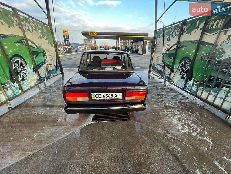 Седан ВАЗ / Lada 2107 2004 в Новоселице