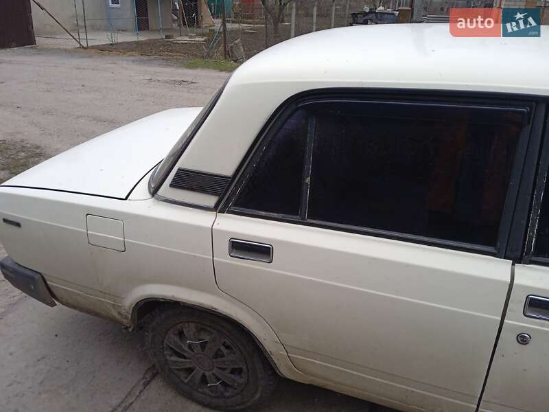 Седан ВАЗ / Lada 2107 1993 в Апостоловому