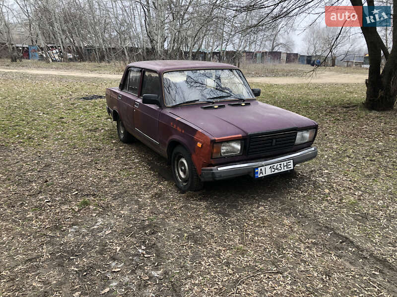 Седан ВАЗ / Lada 2107 1999 в Киеве