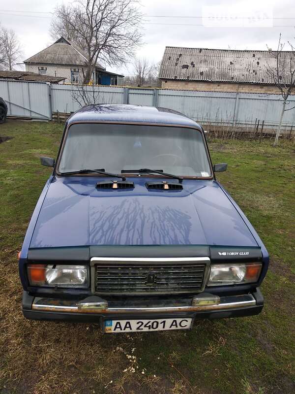 Седан ВАЗ / Lada 2107 1999 в Барышевке