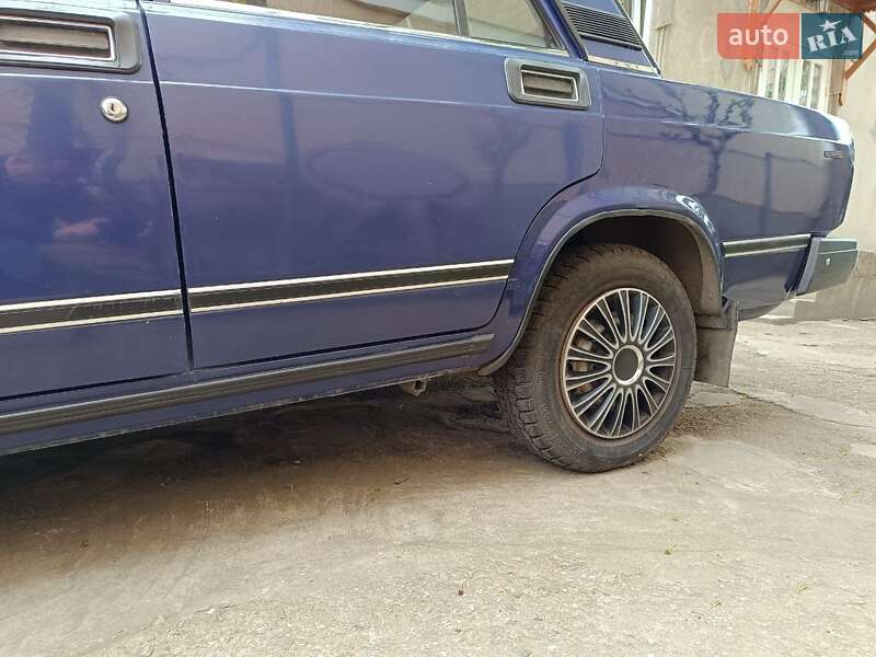 Седан ВАЗ / Lada 2107 1999 в Одессе