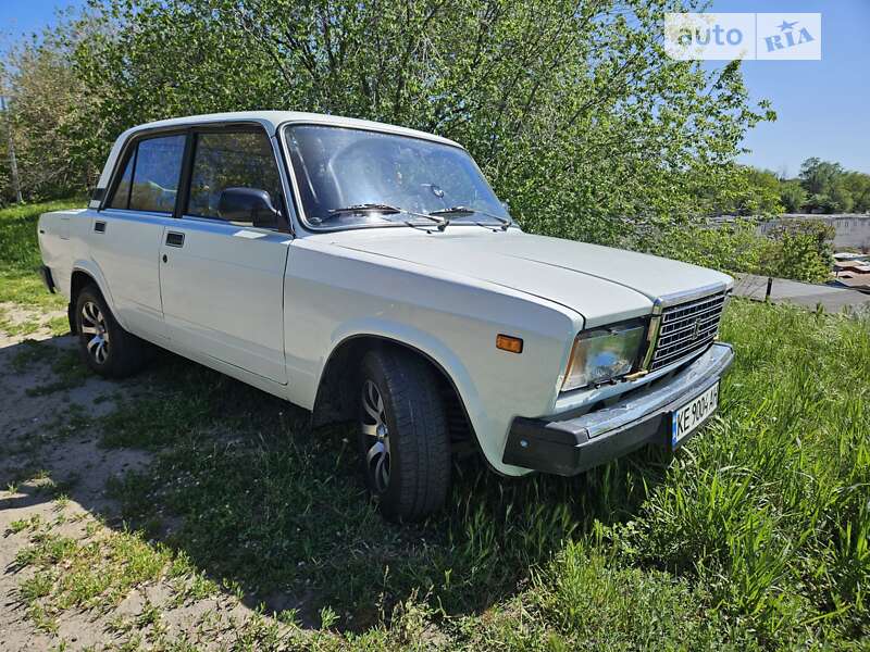 Седан ВАЗ / Lada 2107 1993 в Днепре