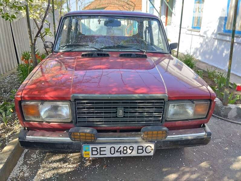 Седан ВАЗ / Lada 2107 1994 в Николаеве