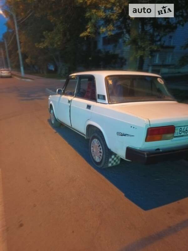 Седан ВАЗ / Lada 2107 2003 в Измаиле