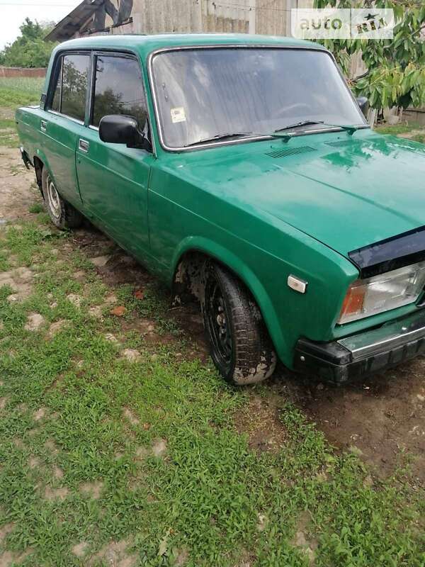 Седан ВАЗ / Lada 2107 1998 в Сокирянах