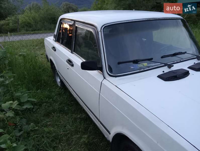 Седан ВАЗ / Lada 2107 2000 в Хусті