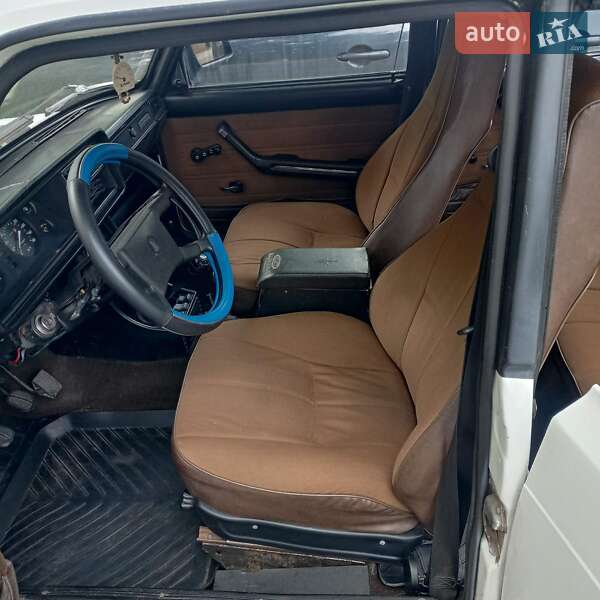 Седан ВАЗ / Lada 2107 1988 в Киеве