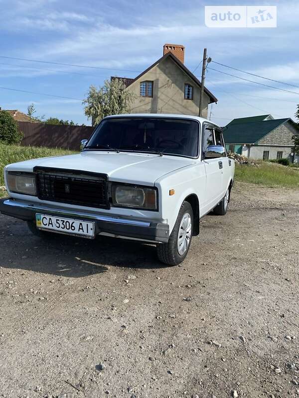 Седан ВАЗ / Lada 2107 1992 в Николаеве