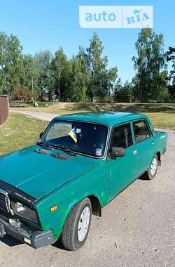 Седан ВАЗ / Lada 2107 2005 в Киеве